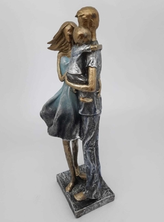 Estatua fámilia pai/mãe/filho G resina - BazarSP - comprar online