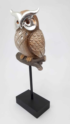 Escultura coruja tronco c/ pedestal resina G - BazarSP - comprar online