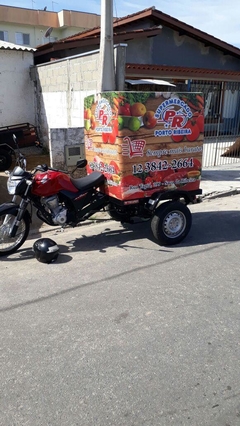 Tricargo Baú para 18 caixas - Brazcar