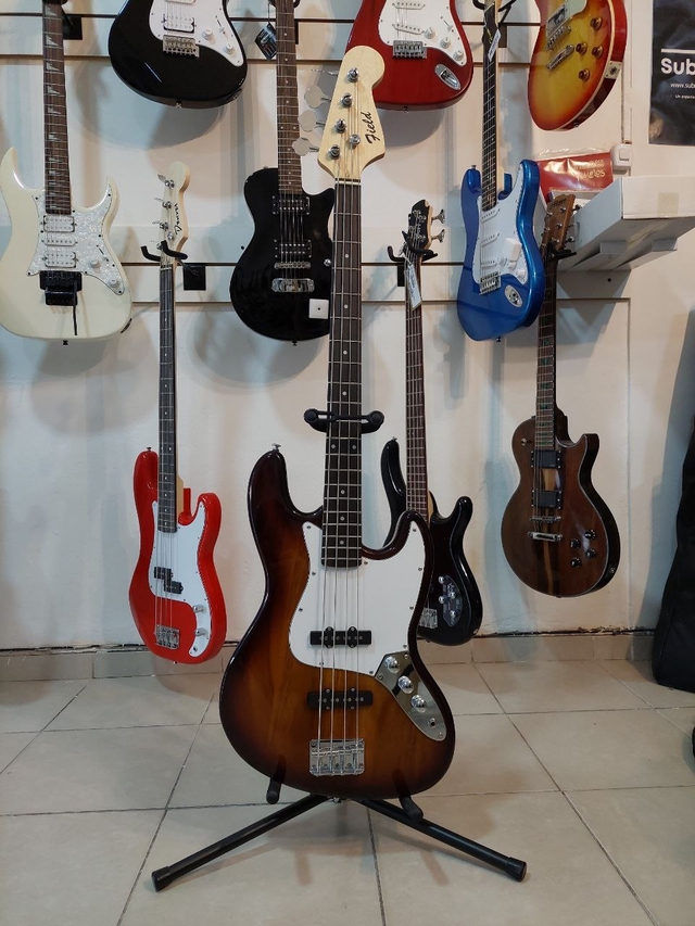 Bajo Field 5 Cuerdas Activo - Comprá en San Juan