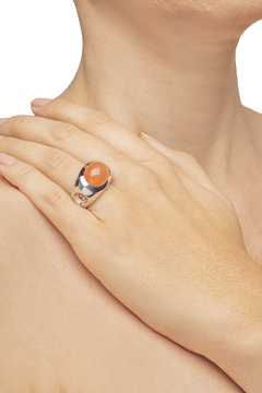 Anel Sabará em Prata 925, Pedra da lua Laranja e detalhes em Ouro Rosé 18K, Diamante e Topázio Pink. - comprar online
