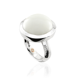 Anel Sabará em Prata 925, Cachalong e detalhe em Ouro Rosé 18K e Diamante.