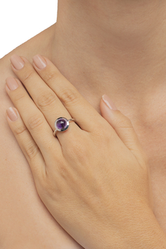Anel Sabará em Prata 925, Ametista e detalhe em Ouro Rosé 18K e Diamante. - comprar online