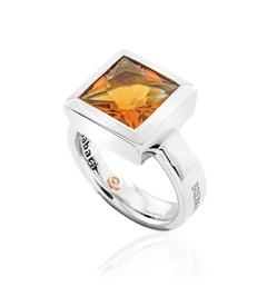 Anel Sabará em Prata 925, Citrino e detalhe em Ouro Rosé 18K e Diamante.