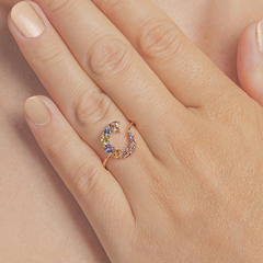 Anel Letra C em Ouro Rosé 18K e Gemas Preciosas - comprar online