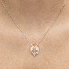 Gargantilha Escapulário Sagrado Coração de Maria em Prata 925, Ouro Rosé 18K, Topázio Branco e Diamante - comprar online