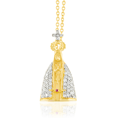 Gargantilha Nossa Senhora Aparecida em Ouro Amarelo 18K, Topázio Branco, Topázio Pink e Diamantes