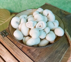 Castanha de Caju Drageada com Chocolate Branco e Ninho - 100g