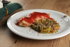 Frango à Parmegiana (150g) com talharim de abobrinha (100g)