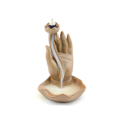 cascada de humo con forma de mano