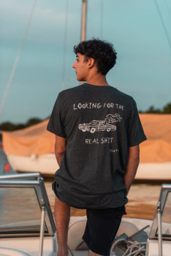 remera urban shit (gris)