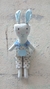 Muñeco conejo de tela