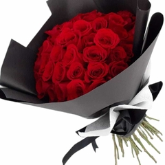 RAMO DE 72 ROSAS