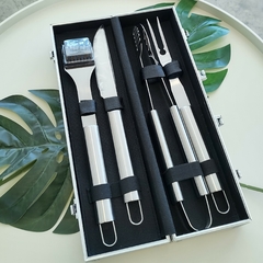 SET PARRILLERO CON ESTUCHE DE ALUMINIO