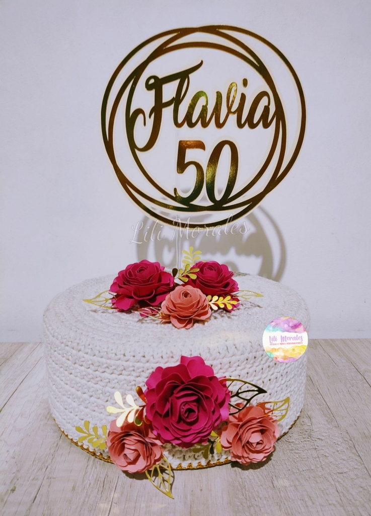 Bolo de 50 anos feminino branco com flores