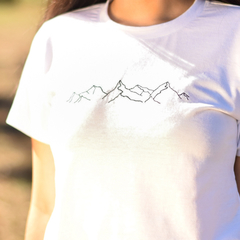 T-shirt Bordada Montanhas Branca - Malha Ecológica / Feminina - comprar online