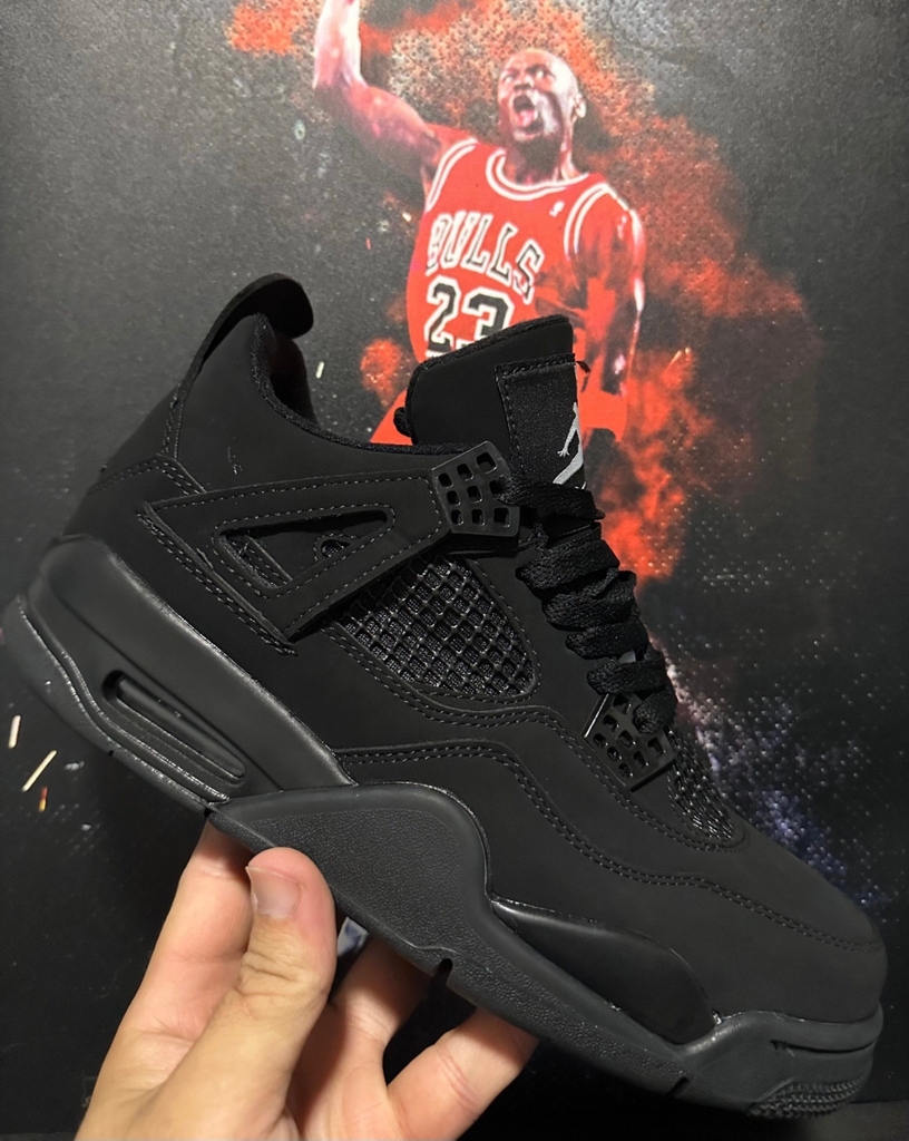 Jordan Retro 4 “Black Cat”