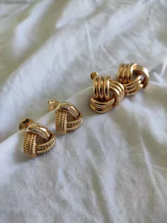 Brincos entrelaçado liso e cravejado