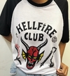Camiseta hellfire club stranger things 100% poliester raglan com mangas pretas
