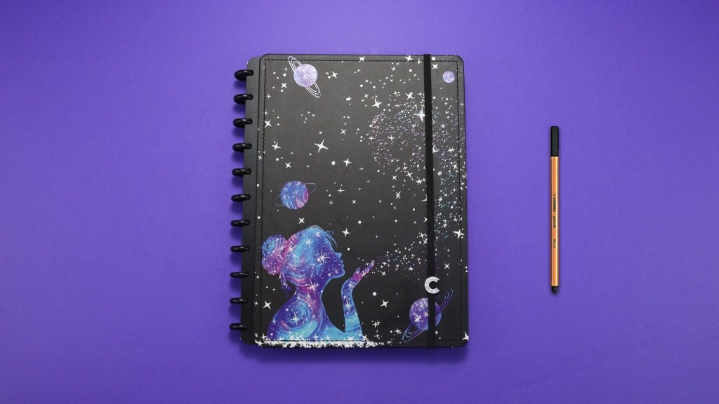 Caderno By Gocase Poeira das Estrelas - Grande - CADERNO INTELIGENTE®