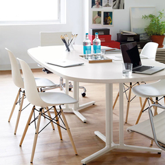 SILLA EAMES CON PATAS DE MADERA - comprar online