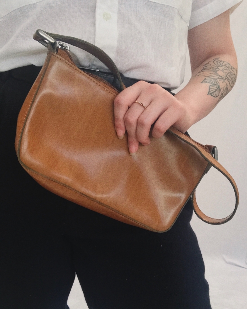 leather clasp bolsa