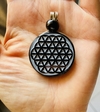 Dije de Obsidiana tallado con la Flor de la Vida