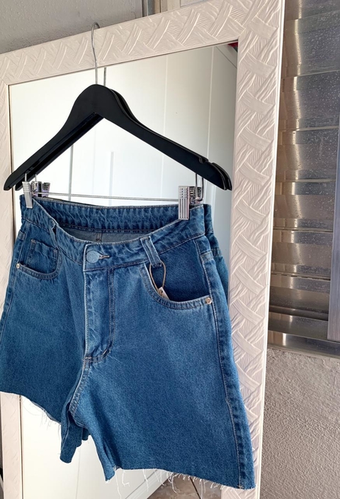 short tiro alto de jean