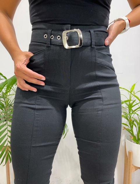 MOM PINZADO CON CINTO | Distrito Moda