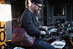 Postman Cuero 100% Color Burgundy - comprar online