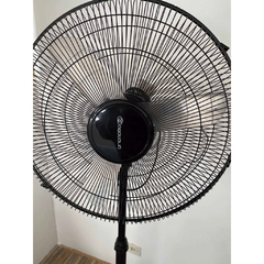 189Ventilador de pie 18¨ Negro - espacios interiores