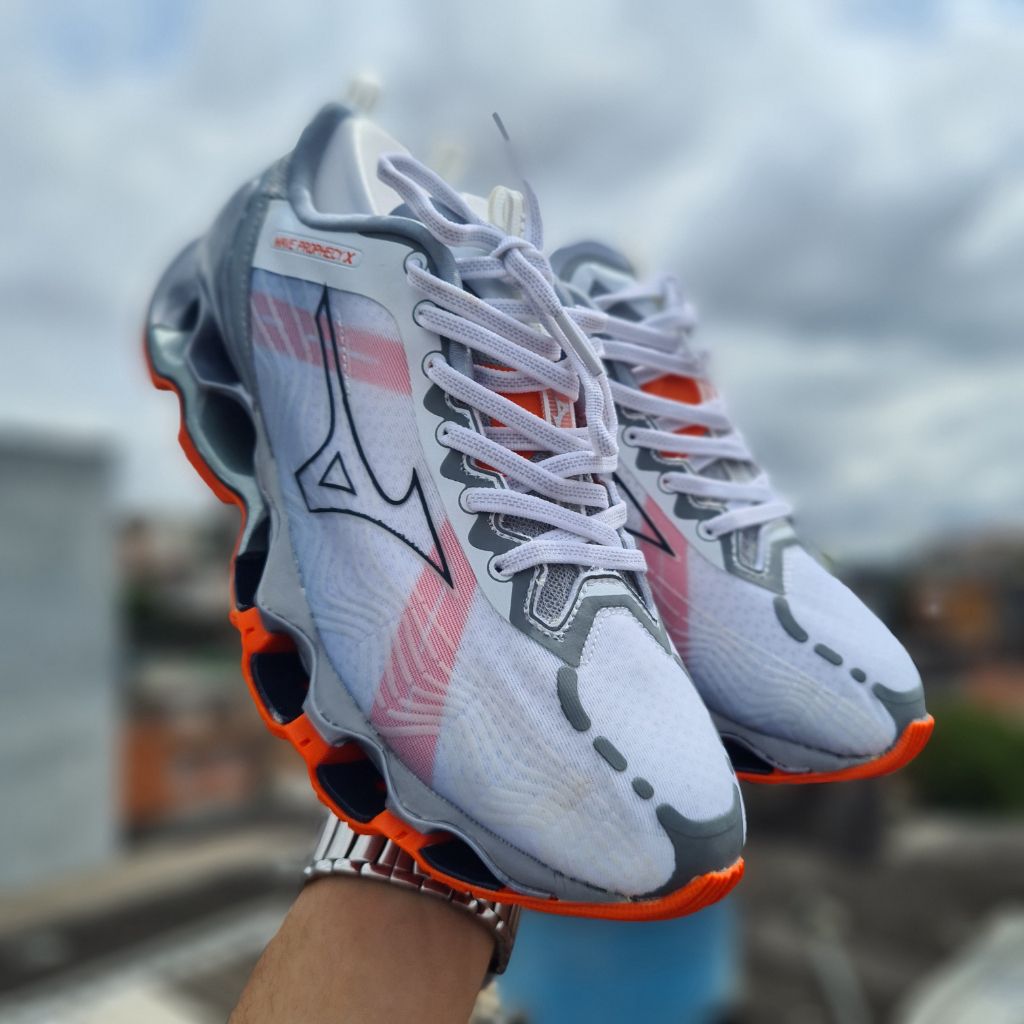 Mizuno branco 2025 e laranja