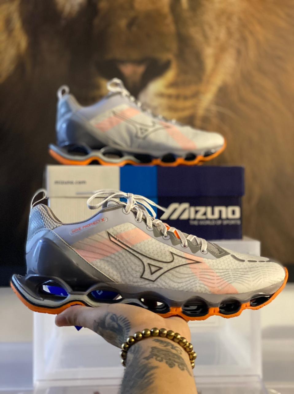 mizuno x laranja