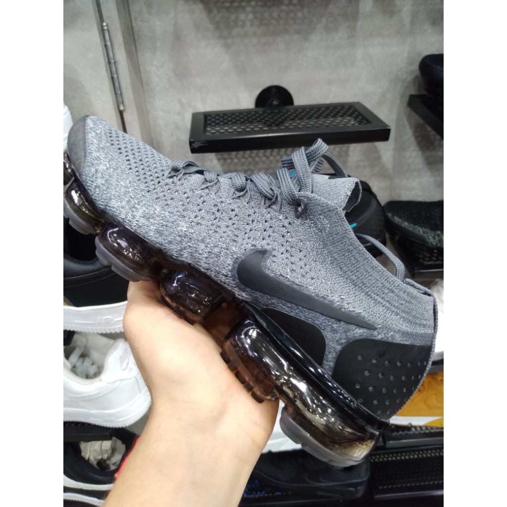 vapormax preto e cinza