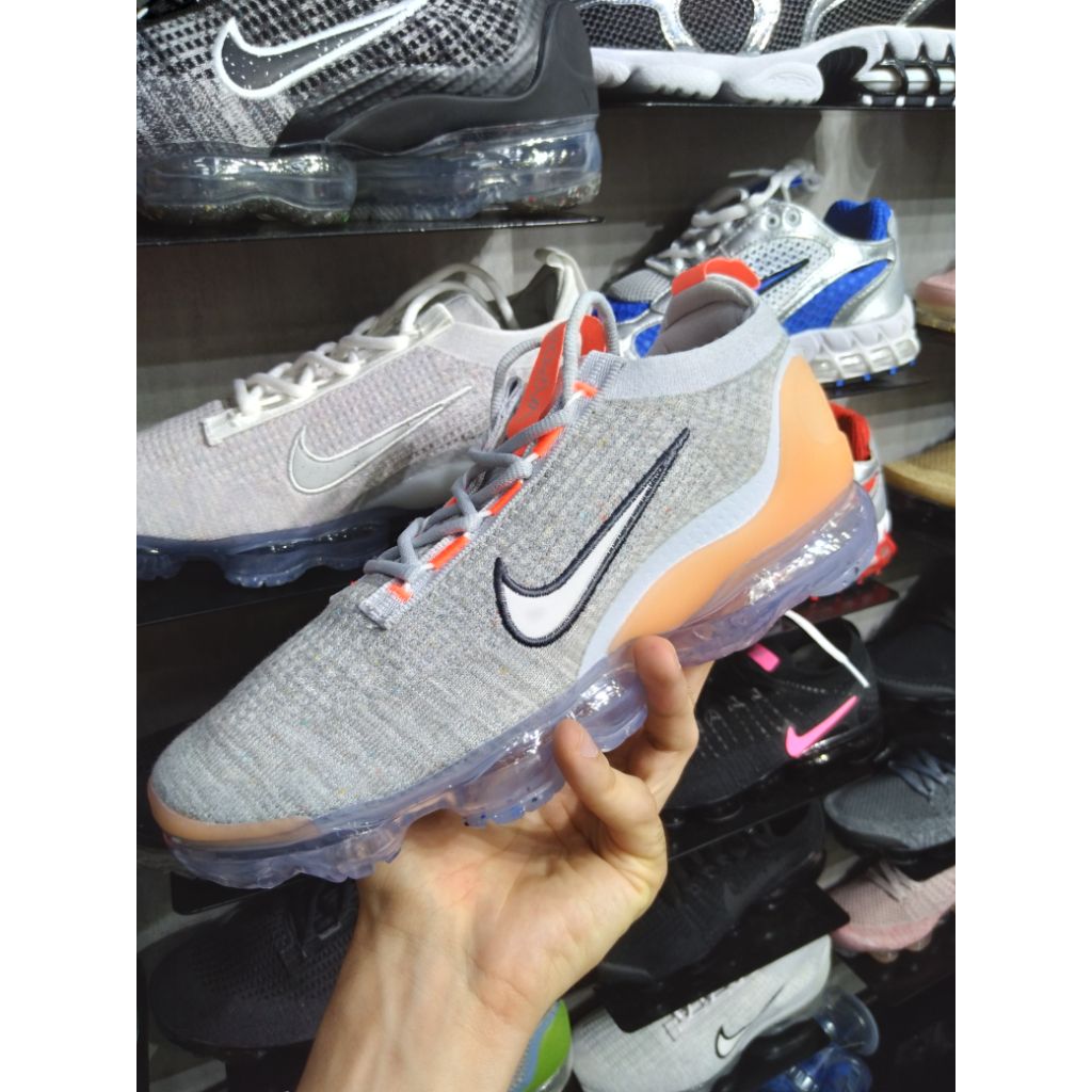 vapormax laranja e cinza