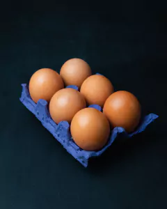 MEDIA DOCENA HUEVOS