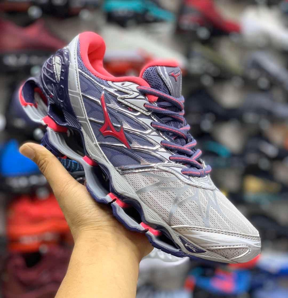 mizuno vermelho e cinza