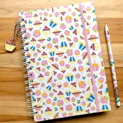 Caderno de Receitas Cupcakes com lápis e pingente
