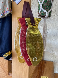 BOLSO DE MANO DE PEZ - EL JAGUAR DORADO - comprar en línea
