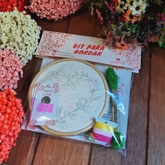 kit para bordado livre - coração floral - comprar online