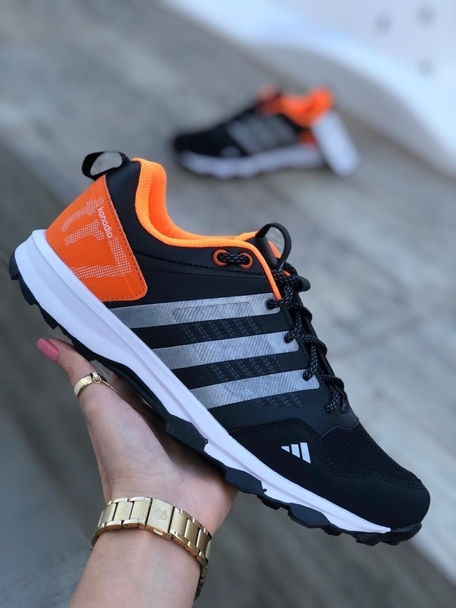 tenis adidas tr7