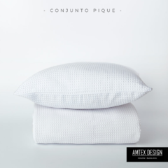 CONJUNTO COLCHA DE PIQUE 1 1/2 + FUNDA 50X50