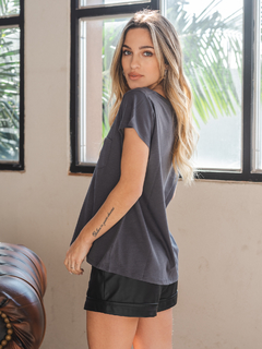 REMERA GRIS TOPO PIMA MINU T-SHIRTS INU SHORT