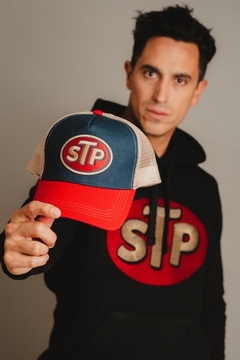 Buzo Canguro STP Black en internet