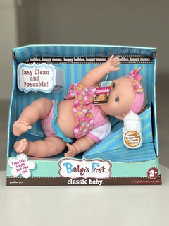 71610 MUÑECA BABY FIRST CLASSIC VINYL (028886716105)