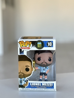 POP LIONEL MESSI EN CAJA COPA/ PELOTA (8496202109108)