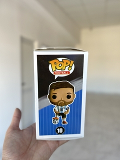POP LIONEL MESSI EN CAJA COPA/ PELOTA (8496202109108) - comprar online
