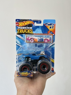 GRH81 HOT WHEELS MONSTER TRUCKS ESCALA 1:64 C/ AUTITO (887961904888)
