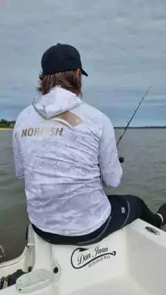 Remeras con Capucha Golden White - Norfish by Geisa Pesca