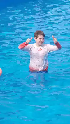 Remeras con Capucha Naranja y Blanca en internet